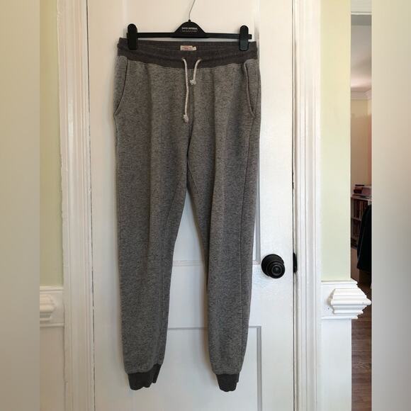 Faherty Double Knit Grey Sweatpant and Sweatshirt Set - Picture 11 of 16